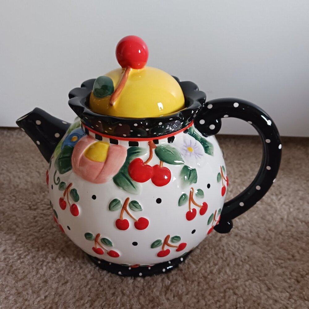 Mary Englebriet teapot